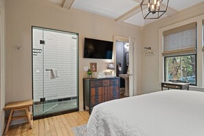 3 habitaciones, escritorio, tabla de planchar con plancha y wifi gratis 