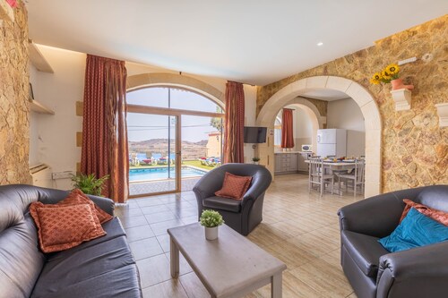 Ta Rozarja Maisonette With Private Pool