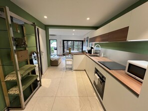 ثلاجة، ميكروويف، فرن، غسالة أطباق