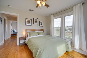 3 bedrooms, iron/ironing board, Internet, bed sheets