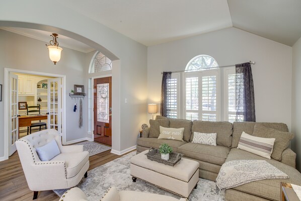 TV, fireplace, books - Luxe Texas Vacation Rental Home w/ Private Pool (Spring)