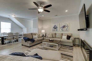 Télévision, cheminée