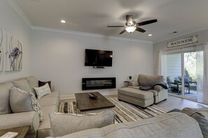 TV, fireplace