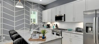 Rooftop Skyline View | Karaoke Stage | 4 Bedroom |