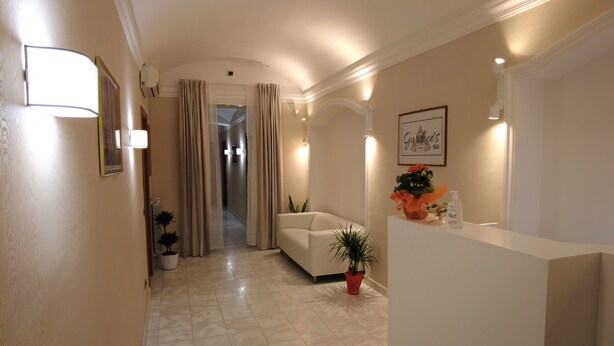 32-inch Smart TV with satellite channels, TV, Netflix - Gardoce's Guest House (Rome)