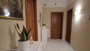 Hallway - Gardoce's Guest House (Rome)