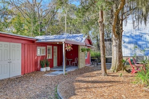 Casa de campo (Little Palm Hideaway Cottage) | Fachada