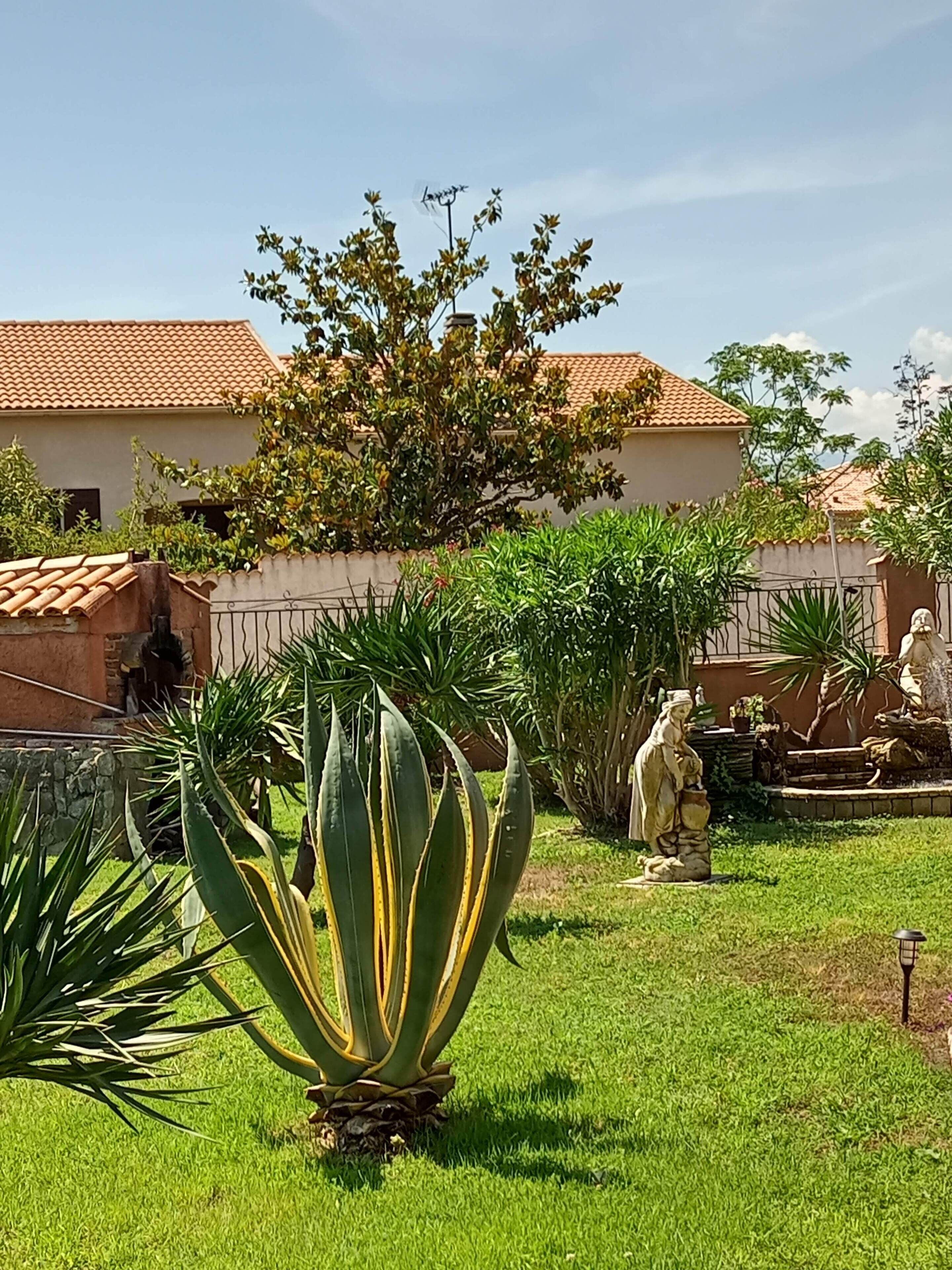 HAUT VILLA MESANGES 5 minutes walk from the beach !!