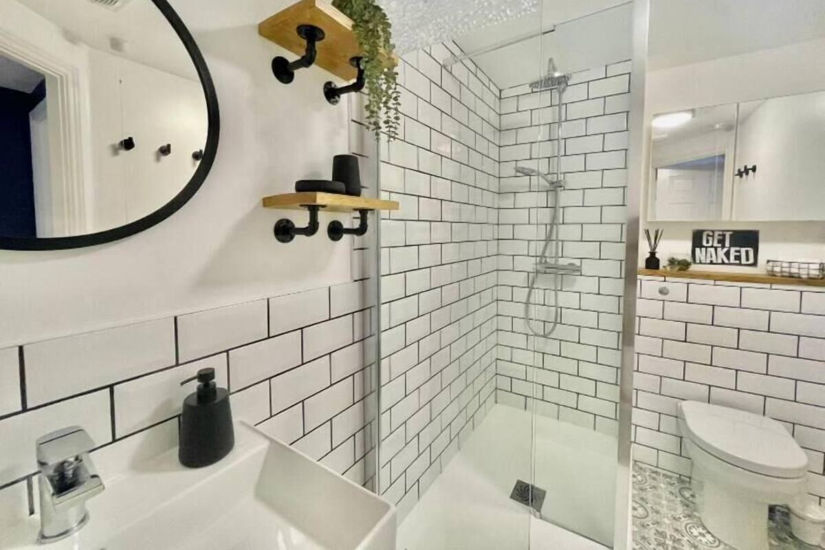 Departamento Premium | Baño | Secadora de cabello y toallas