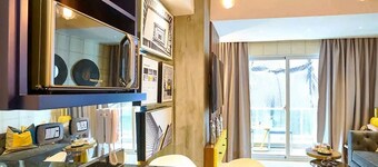 In The City Center Modern Apartment! Pool&Gym