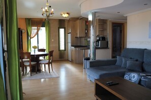 Een smart-tv en boeken