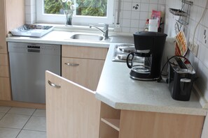 Fridge, microwave, stovetop, dishwasher