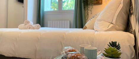 Fer et planche à repasser, Wi-Fi gratuit, draps fournis