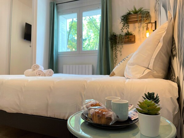 Een strijkplank/strijkijzer, gratis wifi, beddengoed