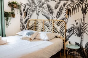 Iron/ironing board, free WiFi, bed sheets