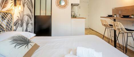 Fer et planche à repasser, accès au Wi-Fi (inclus), literie fournie