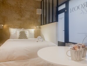 1 bedroom, iron/ironing board, free WiFi, bed sheets - Showroom La bulle garage courrier (Annecy)