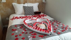 1 bedroom, iron/ironing board, free WiFi, bed sheets - Showroom La bulle garage courrier (Annecy)