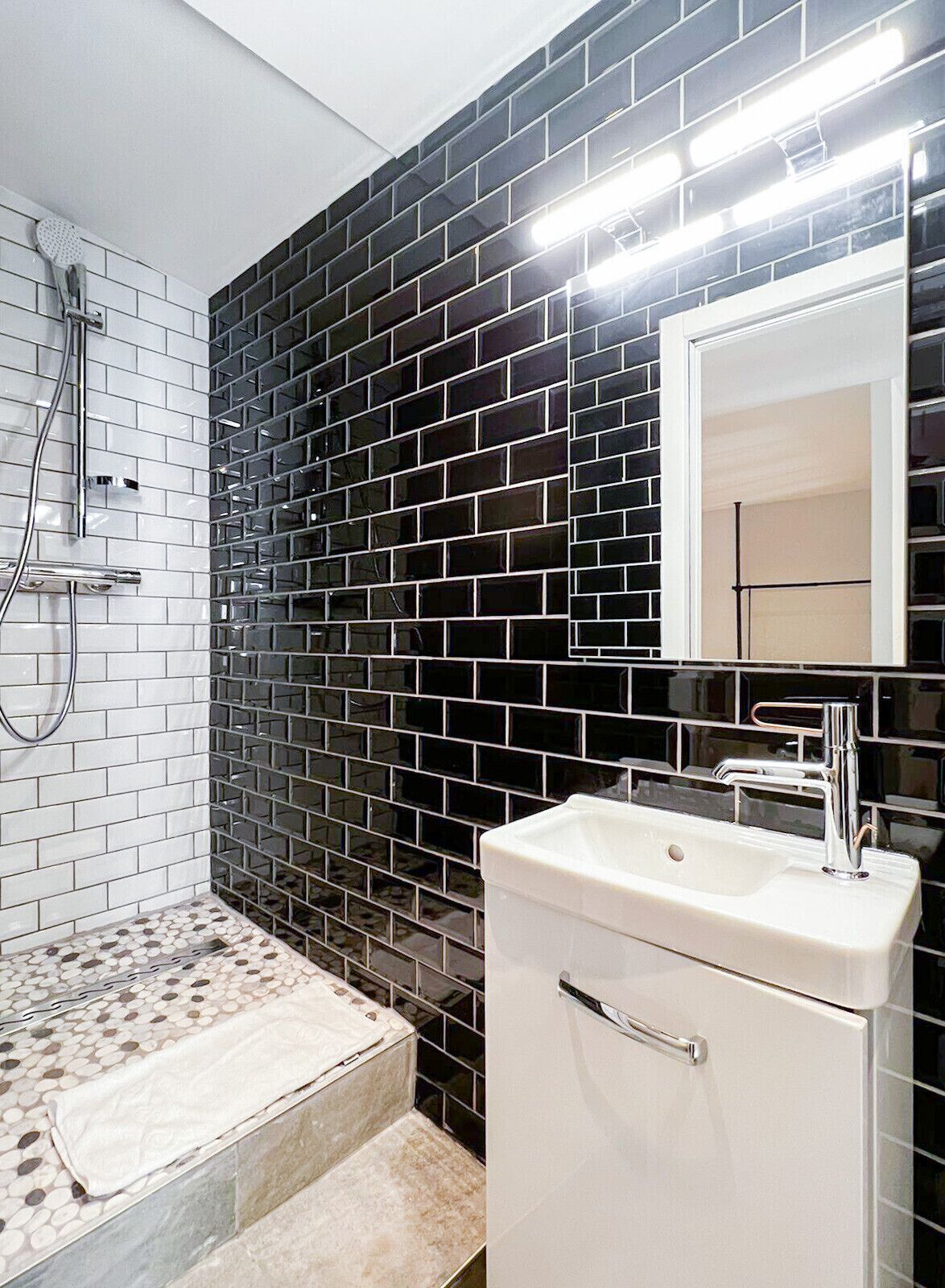 Shower, hair dryer, towels, shampoo