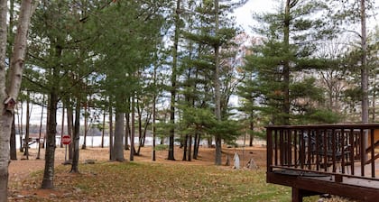 3 Bedroom Cottage with Lake Views
