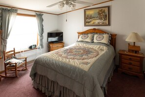 3 bedrooms, free WiFi, bed sheets - 3 Bedroom Cottage with Lake Views (Hayward)