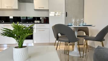 Frigorifero, microonde, forno, lavastoviglie