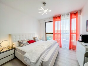 Iron/ironing board, free WiFi, bed sheets