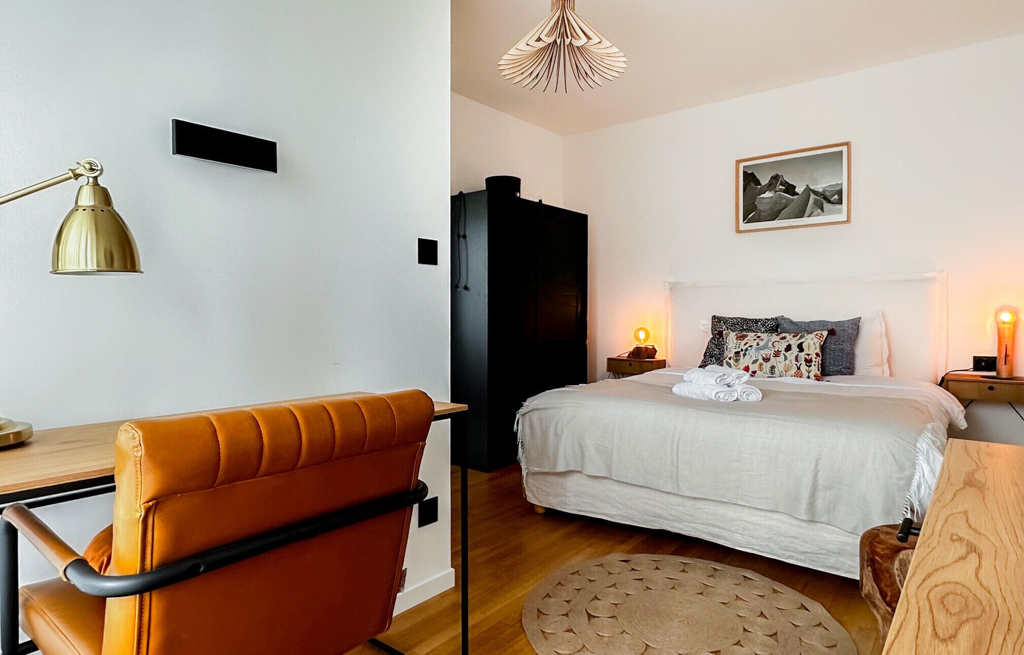 Iron/ironing board, free WiFi, bed sheets