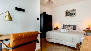 Iron/ironing board, free WiFi, bed sheets