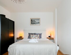 Fer et planche à repasser, Wi-Fi gratuit, draps fournis