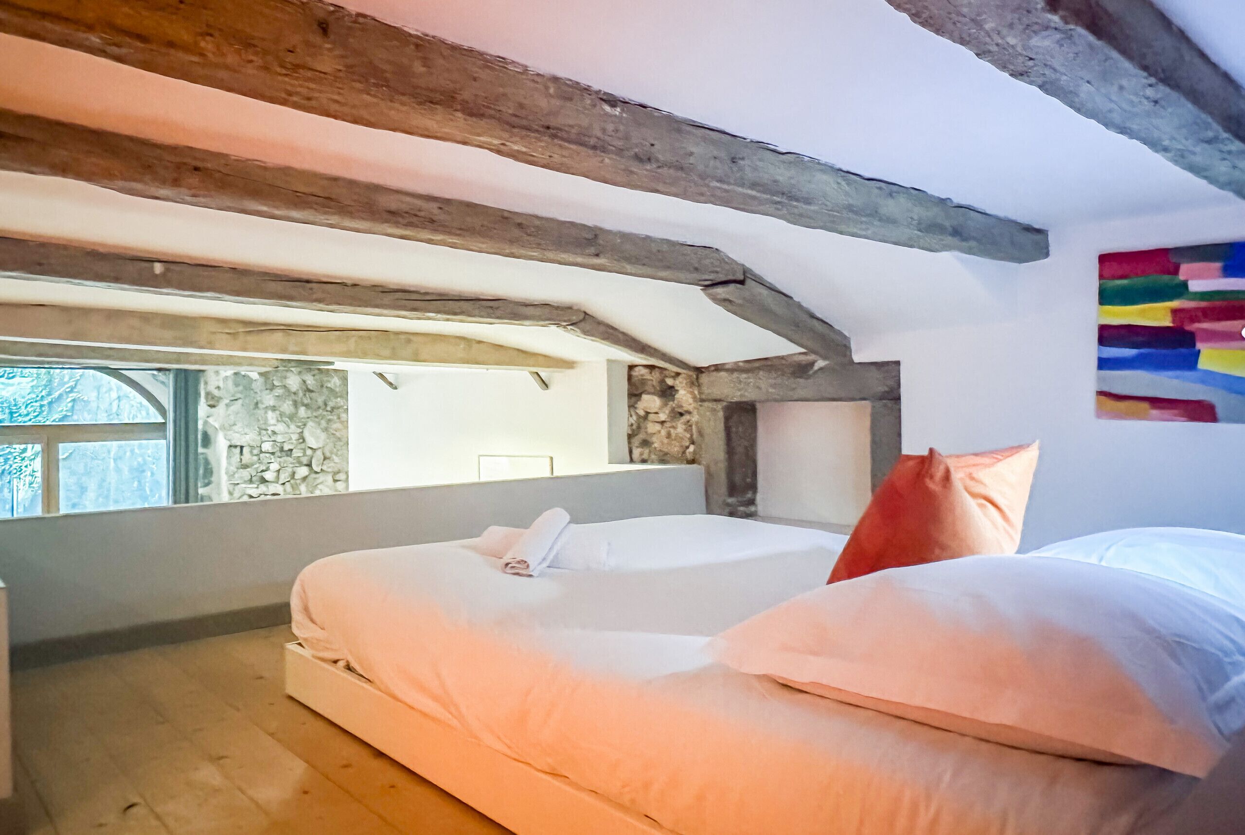 Cortinas blackout, tabla de planchar con plancha y wifi gratis 