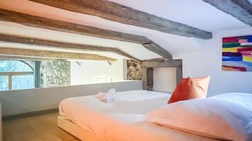 Verdunkelungsvorhänge, Bügeleisen/Bügelbrett, kostenloses WLAN