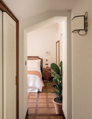 A hotel room with a bed, bedside table, lamp, and a potted plant. - Splendido Mare, A Belmond Hotel, Portofino (Santa Margherita Ligure)
