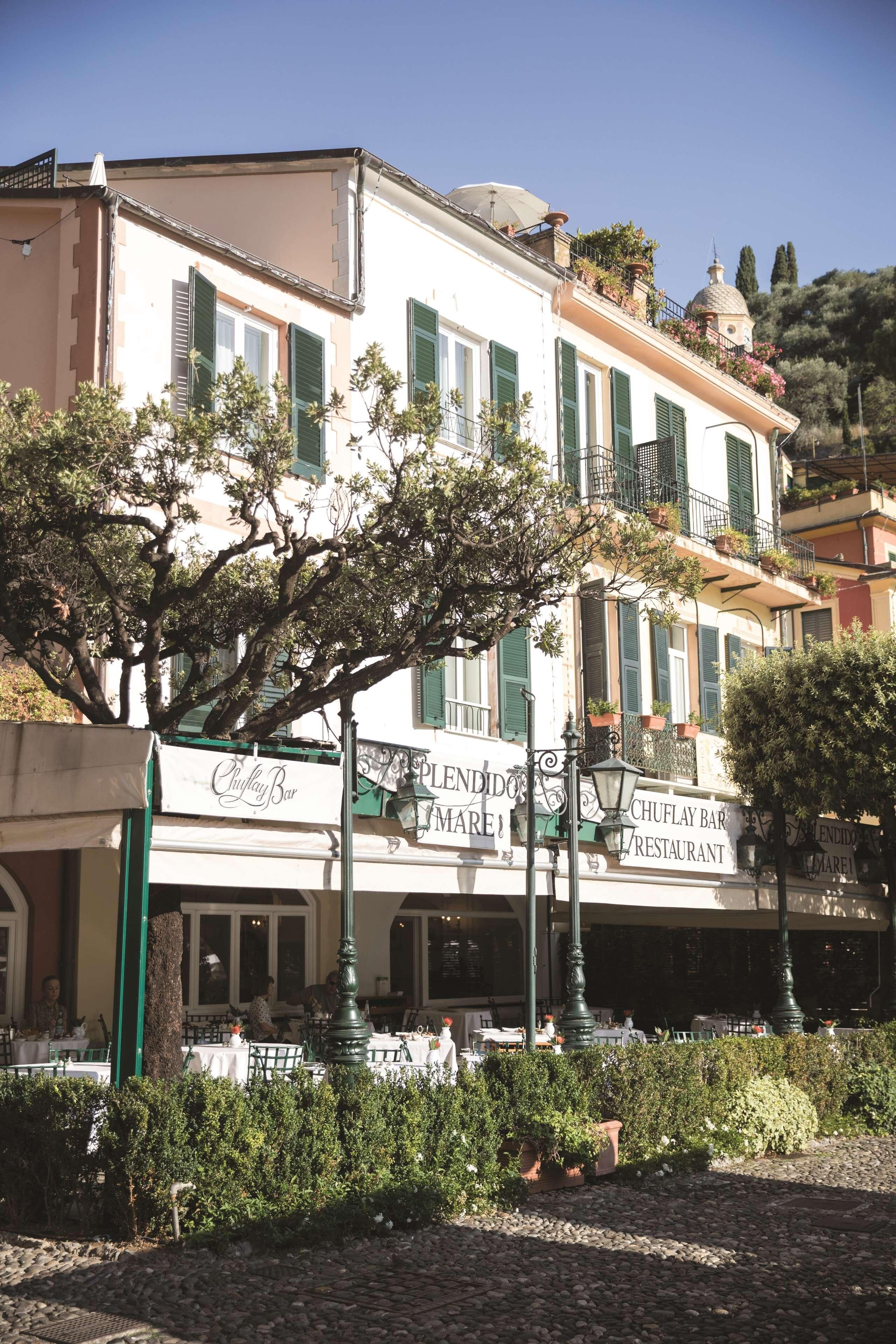 A building with a restaurant named "Chifley Bar" and "PENDIDO'S MARE" on the ground floor.