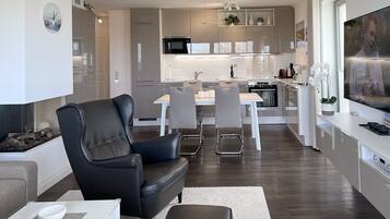 Réfrigérateur, micro-ondes, four, plaque de cuisson