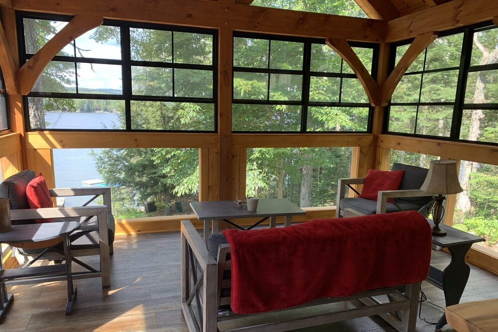 Large Elegant Year-Round Cottage Haliburton Lake