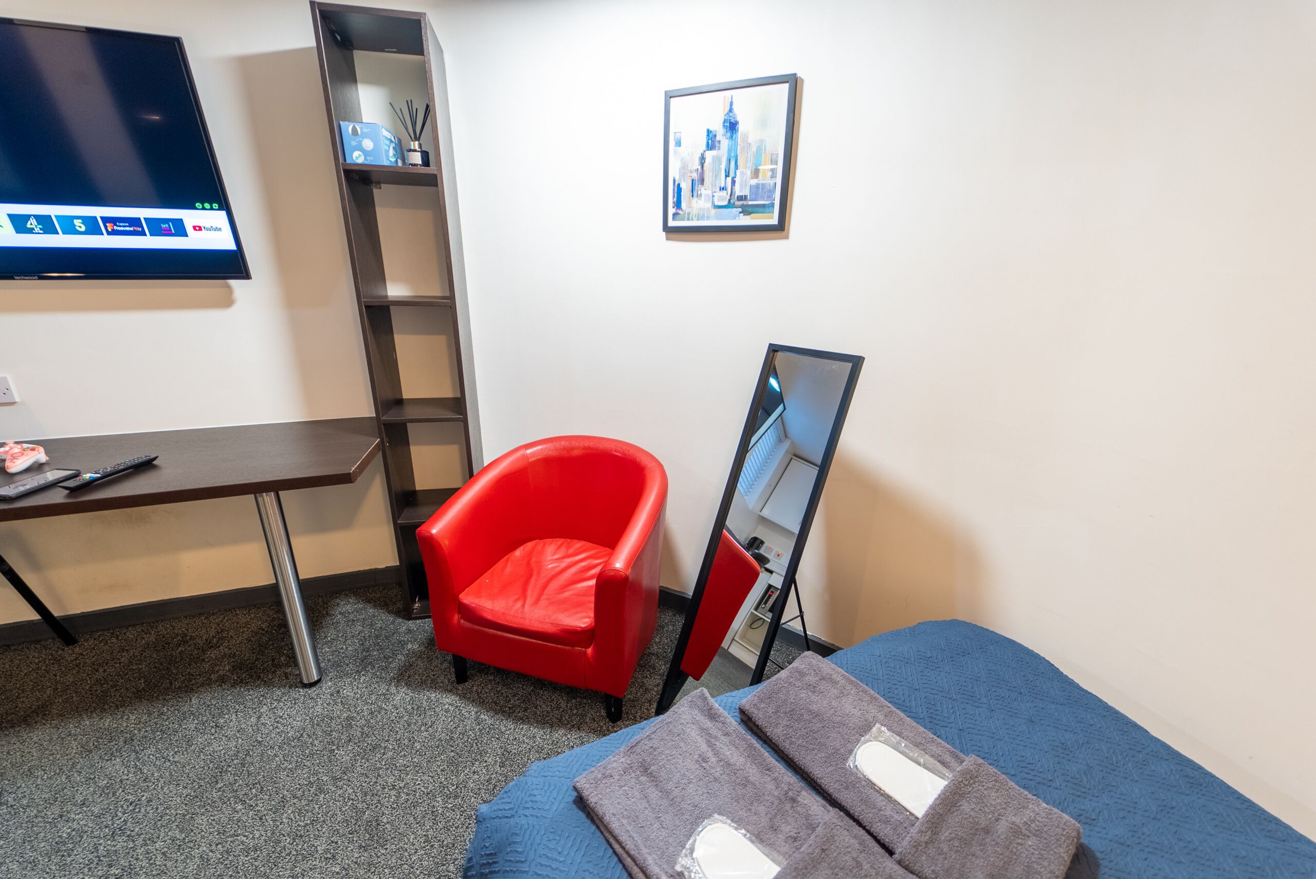 Large studio close to UOB