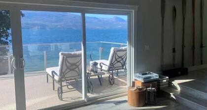 Luxury Waterfront Home, wifi, bbq, sleeps 12