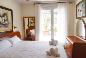 2 makuuhuonetta, silitysrauta/-lauta, ilmainen Wi-Fi, vuodevaatteet