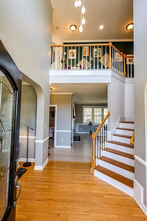 Interior - Modern home in North Raleigh surrounded by Falls of Lake in Wakefield plantation (Raleigh)