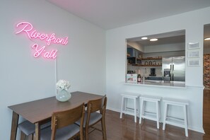Dining - ❤️ of DWNTWN, Riverfront w pool, walk 2 Broadway (Nashville)