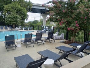 Pool - ❤️ of DWNTWN, Riverfront w pool, walk 2 Broadway (Nashville)