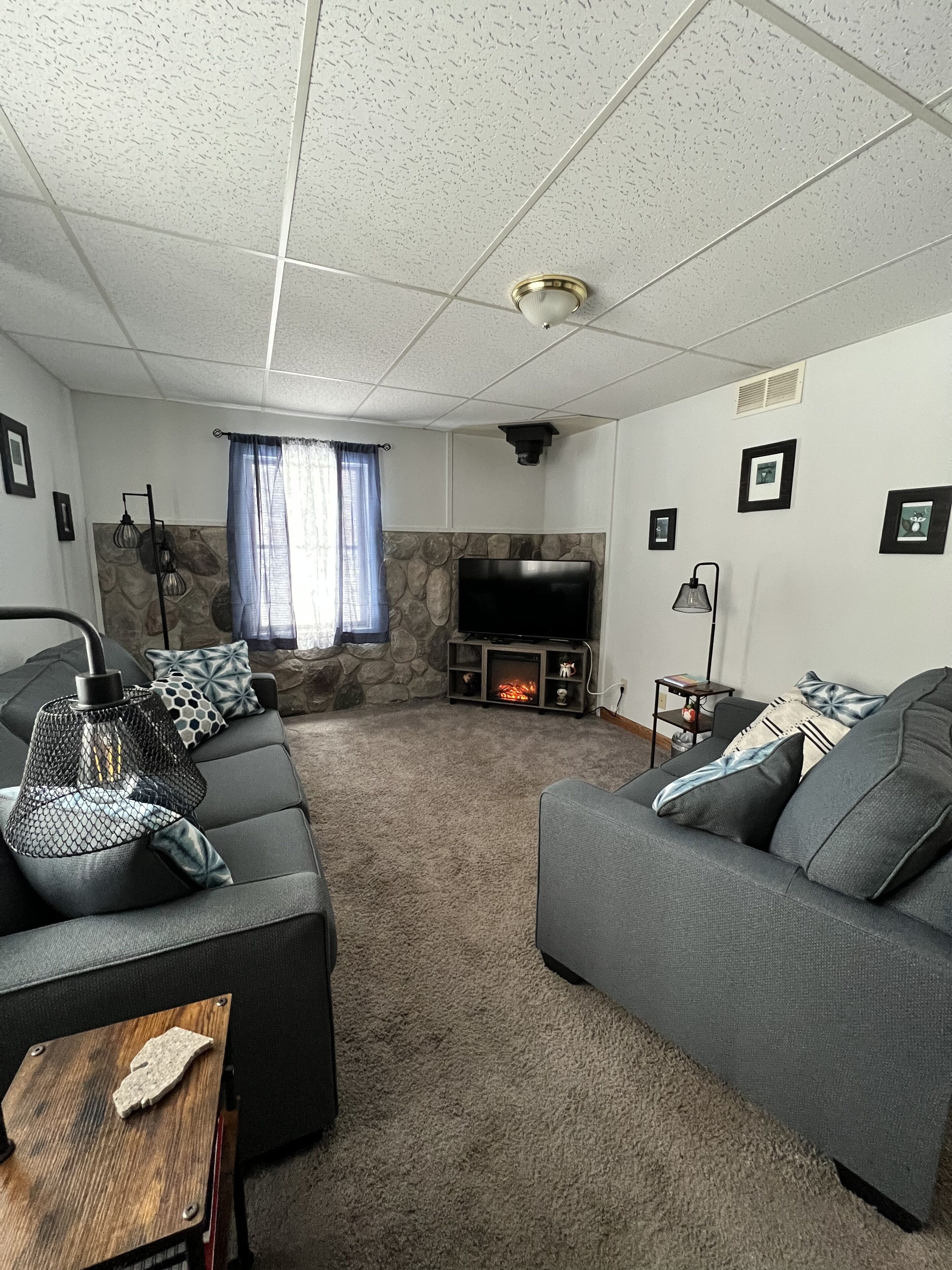 Copper Fox Cottage is cozy and welcoming, near trails and Manistee River.