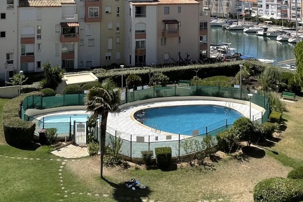 T2 apartment in residence with swimming pool 2 minutes from the beach!