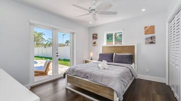 3 chambres, bureau, fer et planche à repasser, lit parapluie