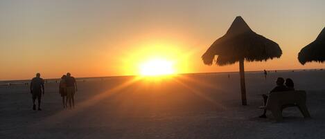 Liegestühle, Strandtücher