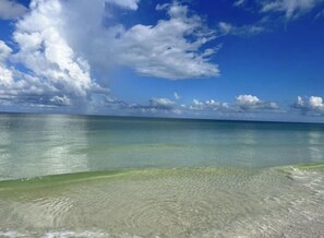 Beach nearby, sun loungers, beach towels
