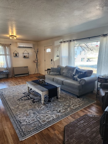 King bedroom, sleeps 6