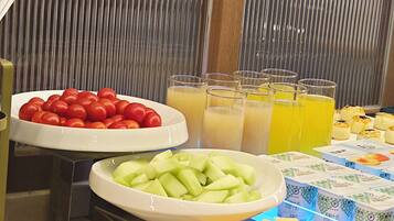 Daily buffet breakfast (CNY 38 per person)