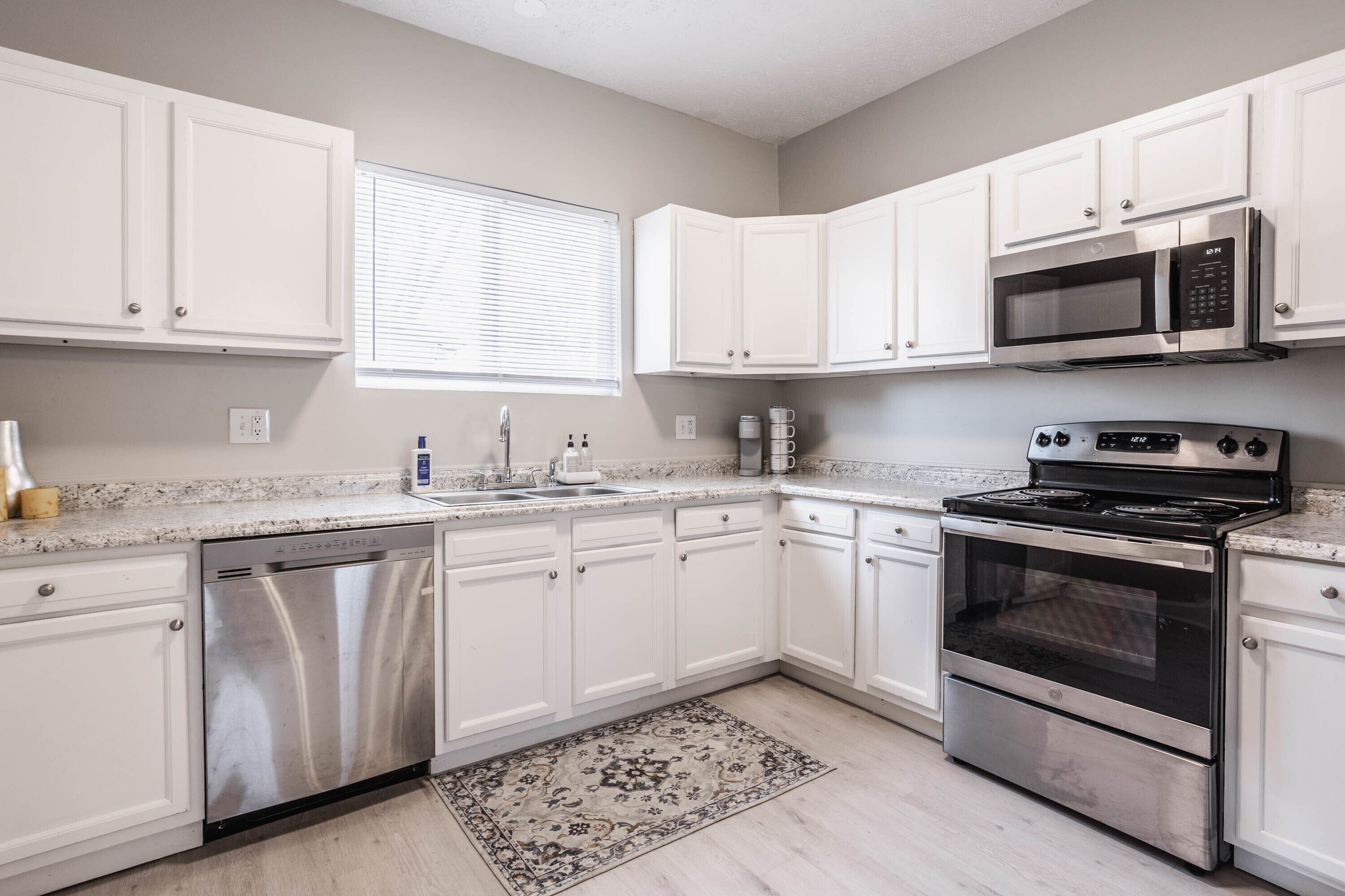 Refrigerador y comedor 